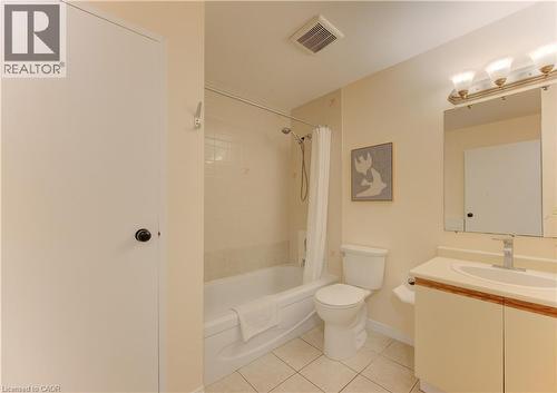 65 Highland Crescent Unit# 204, Kitchener, ON - Indoor Photo Showing Bathroom