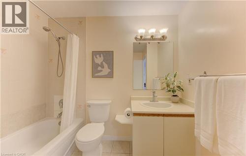 65 Highland Crescent Unit# 204, Kitchener, ON - Indoor Photo Showing Bathroom