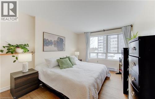 65 Highland Crescent Unit# 204, Kitchener, ON - Indoor Photo Showing Bedroom