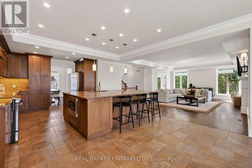465 Lockmaster Crescent, Ottawa, ON - Indoor Photo Showing Kitchen With Upgraded Kitchen