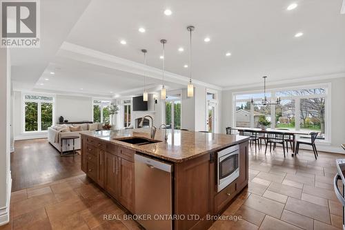 465 Lockmaster Crescent, Ottawa, ON - Indoor Photo Showing Kitchen With Upgraded Kitchen