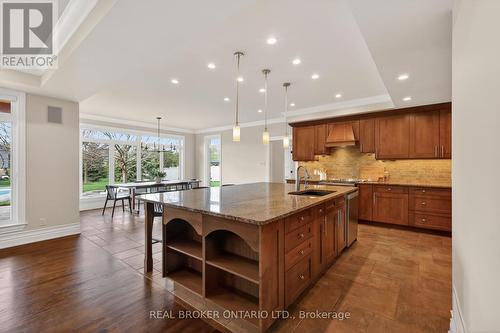 465 Lockmaster Crescent, Ottawa, ON - Indoor Photo Showing Kitchen With Upgraded Kitchen