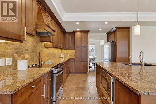 465 Lockmaster Crescent, Ottawa, ON - Indoor Photo Showing Kitchen With Upgraded Kitchen