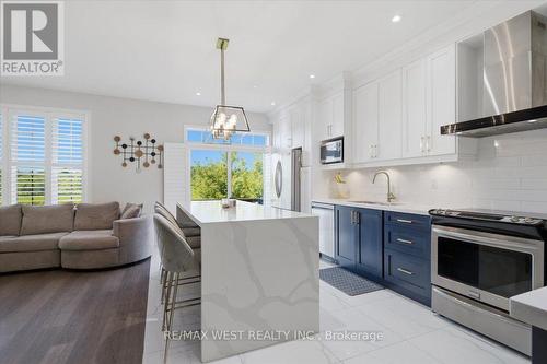 29 Stockell Crescent, Ajax, ON - Indoor Photo Showing Kitchen With Upgraded Kitchen