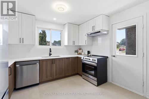 1263 Cherrydown Drive, Oshawa, ON - Indoor Photo Showing Kitchen With Upgraded Kitchen