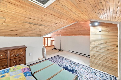 1272 Centre Rd, Victoria, BC - Indoor Photo Showing Other Room