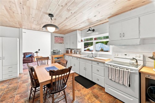 1272 Centre Rd, Victoria, BC - Indoor Photo Showing Other Room