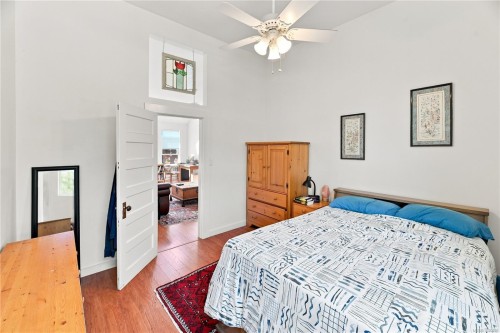 1272 Centre Rd, Victoria, BC - Indoor Photo Showing Bedroom