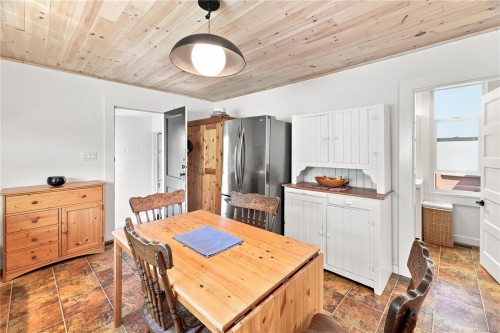 1272 Centre Rd, Victoria, BC - Indoor Photo Showing Dining Room