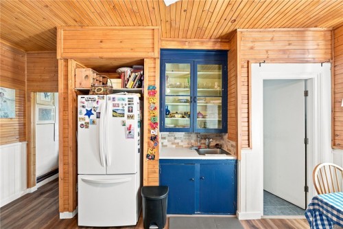 1272 Centre Rd, Victoria, BC - Indoor