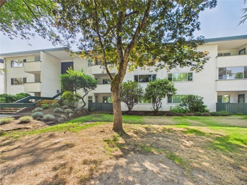 #302-3880 Shelbourne St  Victoria, BC V8P 4H7