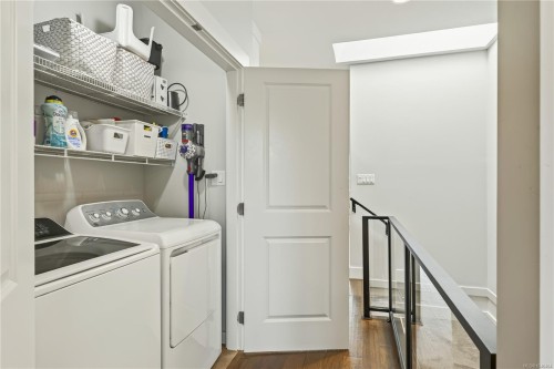 5797 Linyard Rd, Nanaimo, BC - Indoor Photo Showing Laundry Room