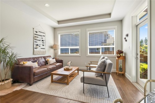 5797 Linyard Rd, Nanaimo, BC - Indoor Photo Showing Living Room