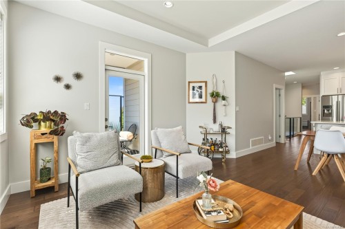 5797 Linyard Rd, Nanaimo, BC - Indoor Photo Showing Living Room