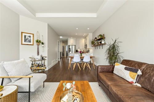 5797 Linyard Rd, Nanaimo, BC - Indoor Photo Showing Living Room