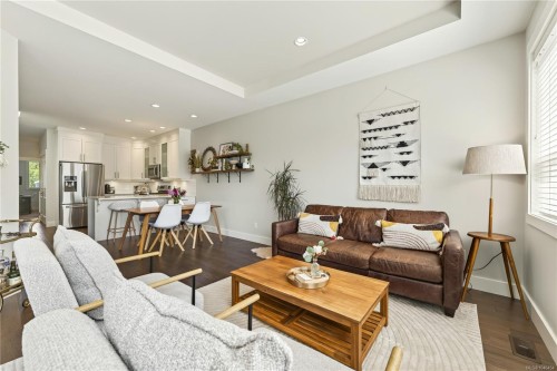 5797 Linyard Rd, Nanaimo, BC - Indoor Photo Showing Living Room