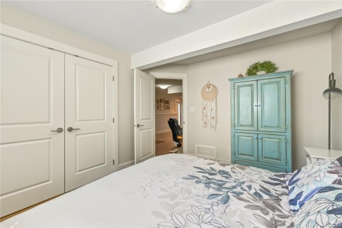 5797 Linyard Rd, Nanaimo, BC - Indoor Photo Showing Bedroom