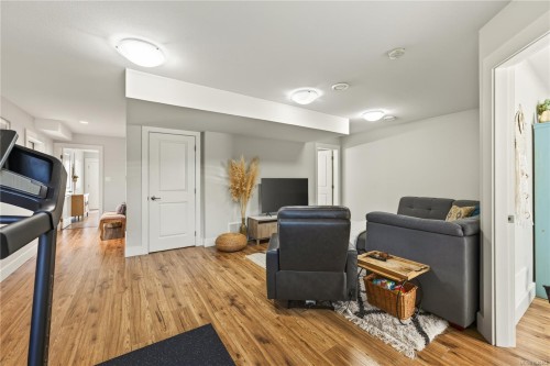 5797 Linyard Rd, Nanaimo, BC - Indoor