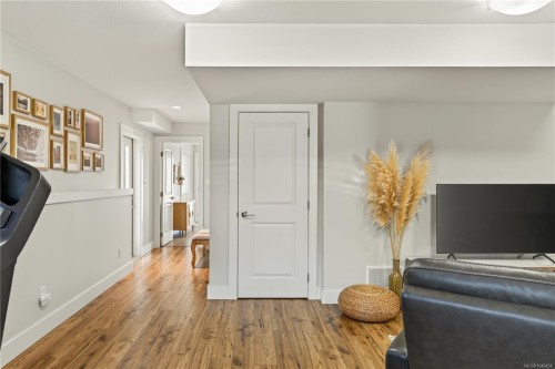 5797 Linyard Rd, Nanaimo, BC - Indoor