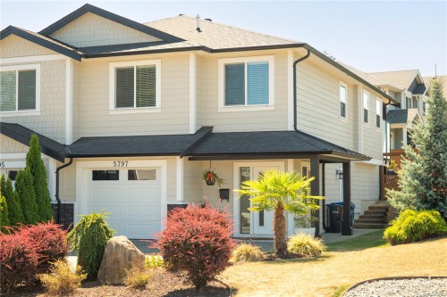 5797 Linyard Rd, Nanaimo, BC - Outdoor With Facade