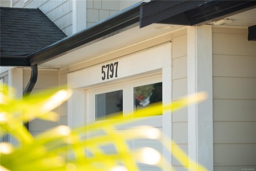 5797 Linyard Rd, Nanaimo, BC - Outdoor With Exterior