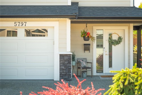5797 Linyard Rd, Nanaimo, BC - Outdoor With Exterior
