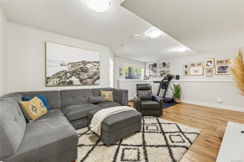 5797 Linyard Rd, Nanaimo, BC - Indoor Photo Showing Living Room