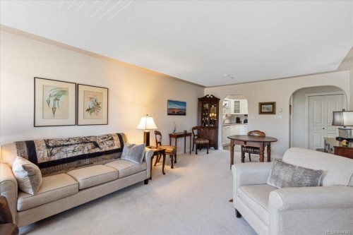 #307-6738 Dickinson Rd, Nanaimo, BC - Indoor Photo Showing Living Room