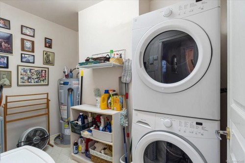 #307-6738 Dickinson Rd, Nanaimo, BC - Indoor Photo Showing Laundry Room