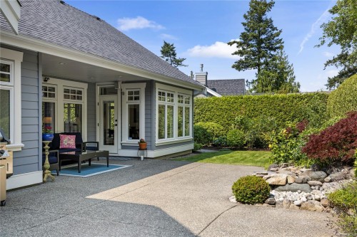 983 Bluffs Dr, Qualicum Beach, BC 