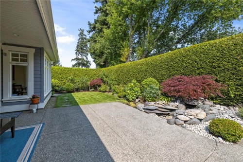 983 Bluffs Dr, Qualicum Beach, BC 