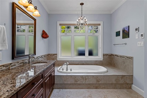 983 Bluffs Dr, Qualicum Beach, BC 