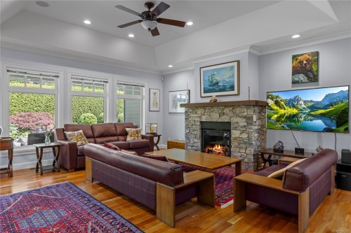 983 Bluffs Dr, Qualicum Beach, BC 