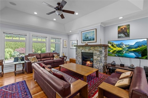 983 Bluffs Dr, Qualicum Beach, BC 