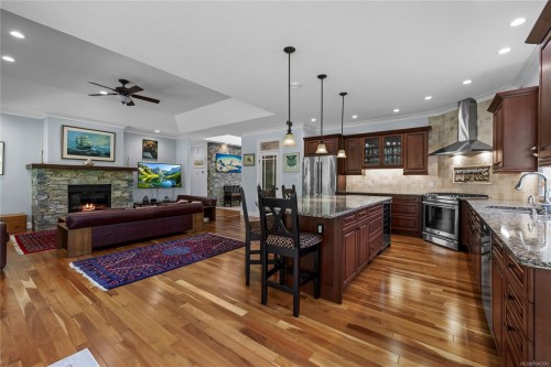 983 Bluffs Dr, Qualicum Beach, BC 