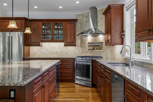 983 Bluffs Dr, Qualicum Beach, BC 