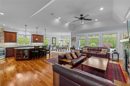 983 Bluffs Dr, Qualicum Beach, BC 