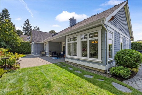 983 Bluffs Dr, Qualicum Beach, BC 