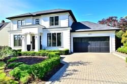 2777 Dewdney Ave Oak Bay, BC V8R 3M3