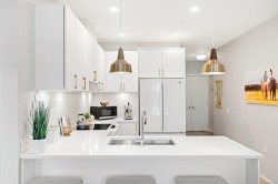 #303-2348 Beacon Ave Sidney, BC V8L 1X3