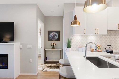 #303-2348 Beacon Ave, Sidney, BC - Indoor Photo Showing Kitchen With Upgraded Kitchen