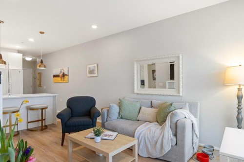 #303-2348 Beacon Ave, Sidney, BC - Indoor Photo Showing Living Room