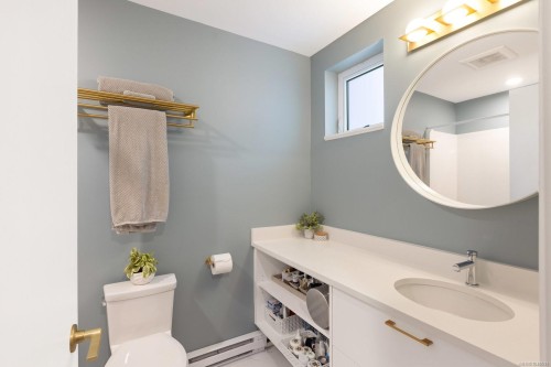 #303-2348 Beacon Ave, Sidney, BC - Indoor Photo Showing Bathroom