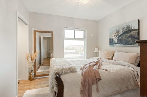 #303-2348 Beacon Ave, Sidney, BC - Indoor Photo Showing Bedroom