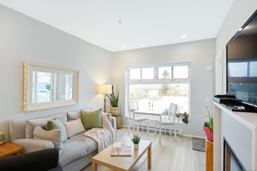 #303-2348 Beacon Ave, Sidney, BC - Indoor Photo Showing Living Room