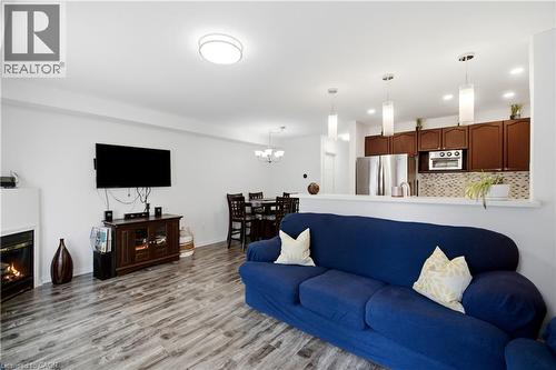 4322 Fairview Street, Burlington, ON - Indoor Photo Showing Living Room