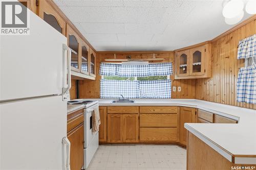 300-306 Perch Crescent, Last Mountain Lake, SK - Indoor Photo Showing Kitchen