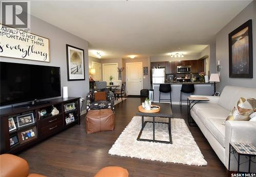 308 306 Petterson Drive, Estevan, SK - Indoor Photo Showing Living Room