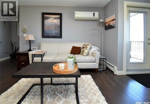 308 306 Petterson Drive, Estevan, SK - Indoor Photo Showing Living Room