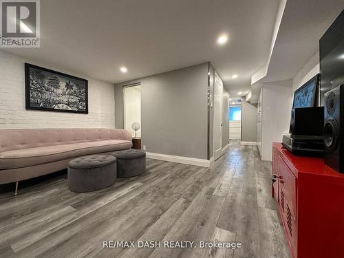 BSMT - 725 PALMERSTON AVENUE W , Toronto, Ontario M6G 2P6 2